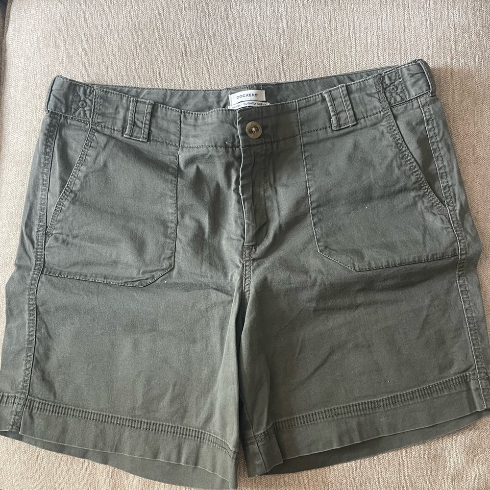 Dockers Women's Cargo Shorts in Army Green